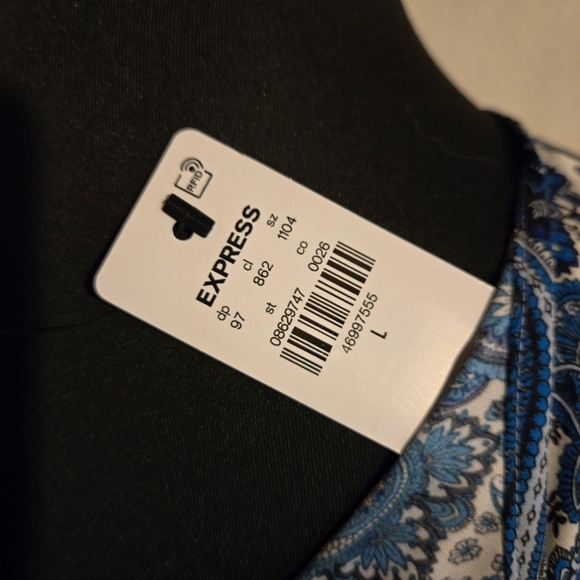 NWT Express Blue and White Cap Sleeve Paisley Blouse Size L - Picture 5 of 5